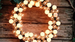Glowing Electric Wreath: Outdoor Patio Lighting Ideas